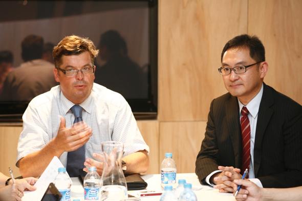 �󣺴󱱚WͨӍCEO Mogens Elsberg���ң��󱱚WͨӍ�Ї��^(q��)����(j��ng)����پ