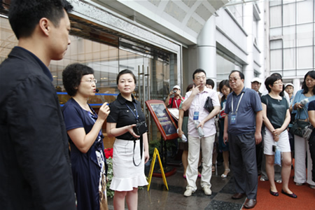 �{(l��n)�⼯�F(tu��n)������ϼŮʿ���г�(li��n)���c�������gӭ�o